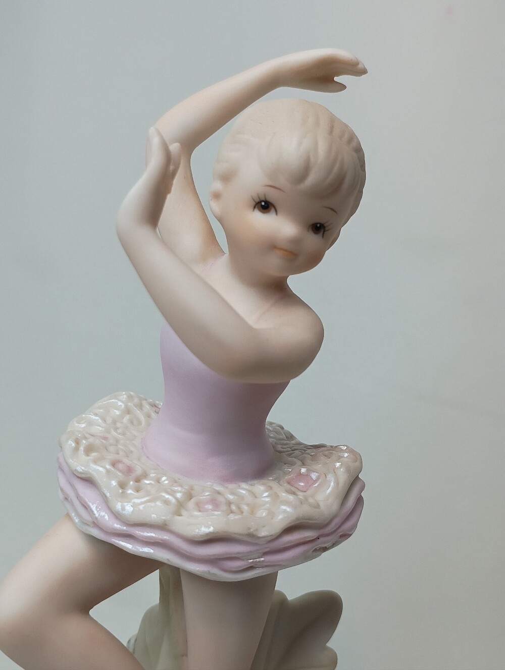 Lefton TWL-05100 Ballerina Figurine - Picture 2 of 4